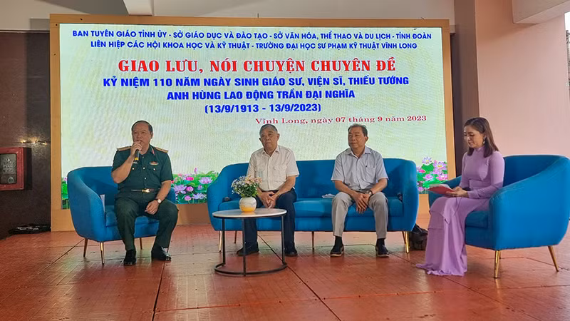Những diễn giả phát biểu tại buổi toạ đàm kỷ niệm 110 năm ngày sinh Giáo sư, Viện sĩ Trần Đại Nghĩa. 
