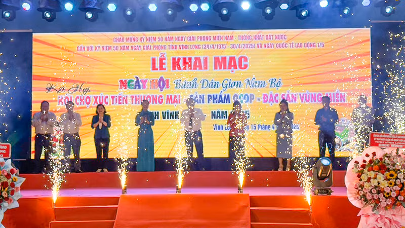 Quang cảnh lễ khai mạc.