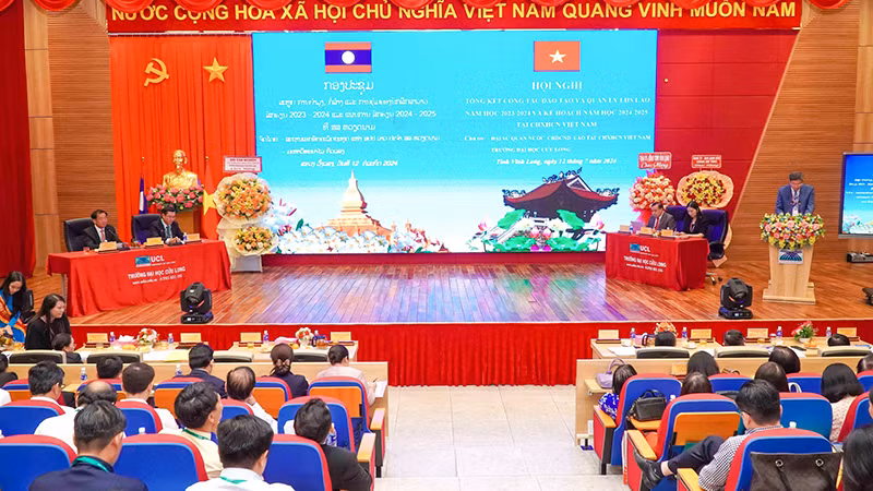 Quang cảnh hội nghị. Quang cảnh hội nghị.