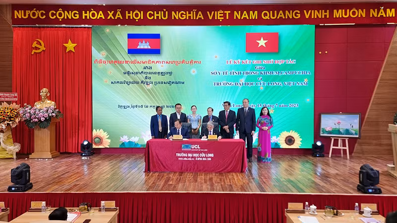 Trường Đại học Cửu Long ký kết ghi nhớ hợp tác về đào tạo nguồn nhân lực với tỉnh Tbong Khmum, Campuchia. Trường Đại học Cửu Long ký kết ghi nhớ hợp tác về đào tạo nguồn nhân lực với tỉnh Tbong Khmum, Campuchia.