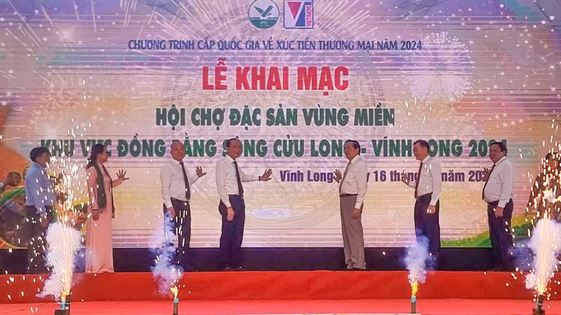 Nghi thức khai mạc Hội chợ đặc sản vùng miền. Nghi thức khai mạc Hội chợ đặc sản vùng miền.