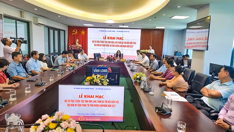 Quang cảnh buổi lễ khai mạc hội thi.
