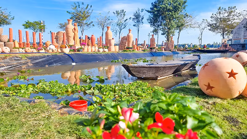 Khung cảnh rất nên thơ nằm trong công viên. Khung cảnh rất nên thơ nằm trong công viên.
