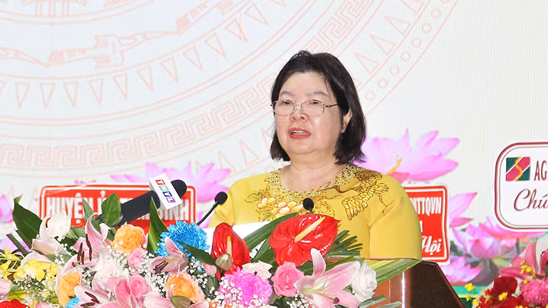 Phó Chủ tịch Ban Chấp hành Trung ương Hội Nông dân Việt Nam Cao Xuân Thu Vân phát biểu chỉ đạo tại Đại hội. Phó Chủ tịch Ban Chấp hành Trung ương Hội Nông dân Việt Nam Cao Xuân Thu Vân phát biểu chỉ đạo tại Đại hội.