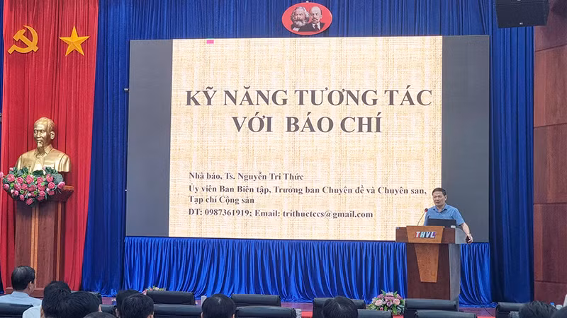 Chuyên gia triển khai nội dung về người phát ngôn.