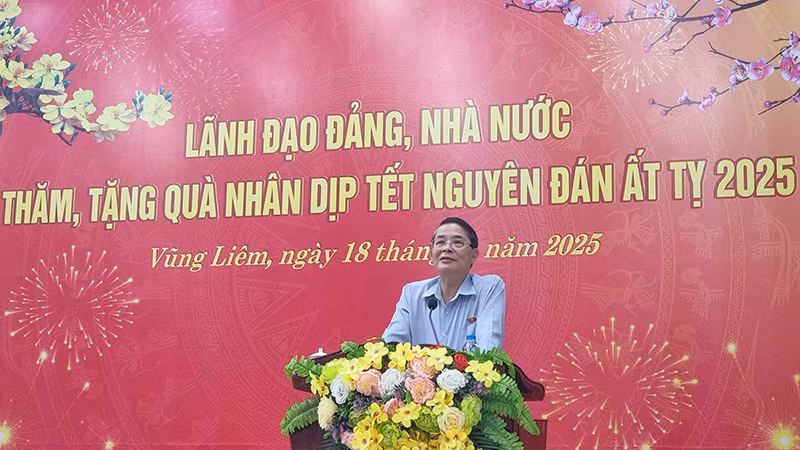 Phó Chủ tịch Quốc hội Nguyễn Đức Hải phát biểu tại buổi trao quà.