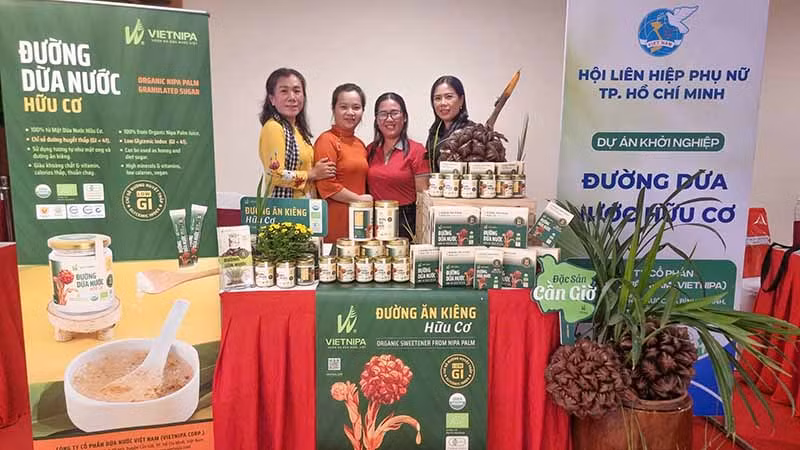 Gian hàng trưng bày Đường dừa nước - một trong những dự án khởi nghiệp mới. 