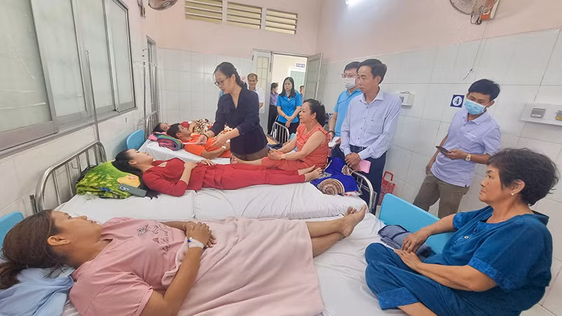 Công nhân sẽ được công ty hỗ trợ thời gian và chi phí điều trị. Công nhân sẽ được công ty hỗ trợ thời gian và chi phí điều trị.