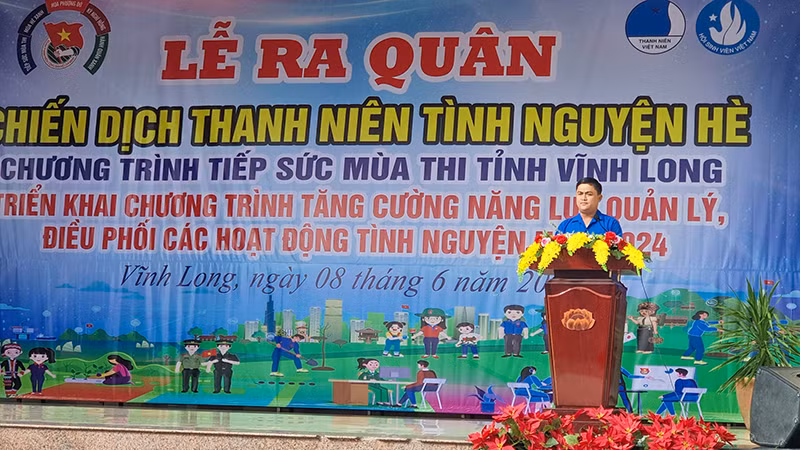 Bí thư Tỉnh đoàn Vĩnh Long Trần Công Khánh phát biểu tại buổi lễ.
