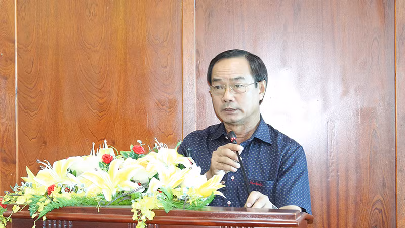 Phó Giám đốc Sở Thông tin và Truyền thông tỉnh Vĩnh Long Huỳnh Hoàng Thành phát biểu tại buổi lễ. Phó Giám đốc Sở Thông tin và Truyền thông tỉnh Vĩnh Long Huỳnh Hoàng Thành phát biểu tại buổi lễ.