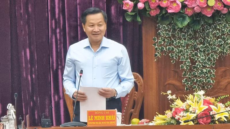 Phó Thủ tướng Lê Minh Khái phát biểu tại buổi làm việc với Ban Thường vụ Tỉnh ủy Vĩnh Long.