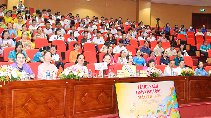 Đại biểu tham dự.