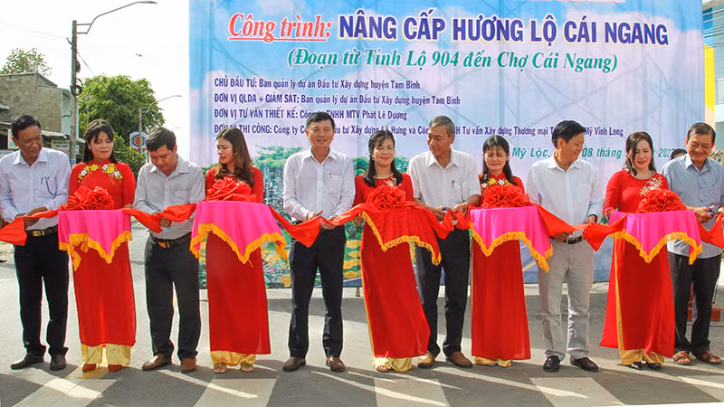 Lễ khánh thành công trình nâng cấp Hương lộ Cái Ngang trên địa bàn huyện Tam Bình, tỉnh Vĩnh Long. Lễ khánh thành công trình nâng cấp Hương lộ Cái Ngang trên địa bàn huyện Tam Bình, tỉnh Vĩnh Long.
