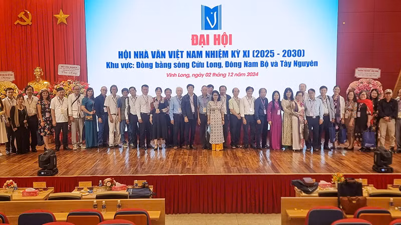 Đại biểu dự Đại hội chụp hình lưu niệm. 