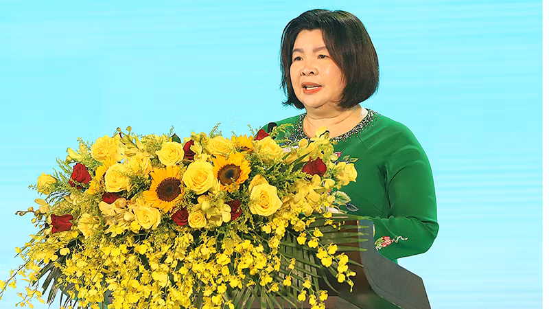 Phó Chủ tịch Ban Chấp hành Trung ương Hội Nông dân Việt Nam Cao Xuân Thu Vân phát biểu tại buổi khai mạc. Phó Chủ tịch Ban Chấp hành Trung ương Hội Nông dân Việt Nam Cao Xuân Thu Vân phát biểu tại buổi khai mạc.