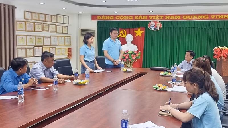 Lãnh đạo Liên đoàn Lao động tỉnh Vĩnh Long làm việc với Công ty trách nhiệm hữu hạn Bo Hsing sáng 14/8. Lãnh đạo Liên đoàn Lao động tỉnh Vĩnh Long làm việc với Công ty trách nhiệm hữu hạn Bo Hsing sáng 14/8.