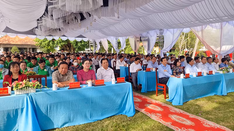Các đại biểu tham dự buổi họp mặt. Các đại biểu tham dự buổi họp mặt.
