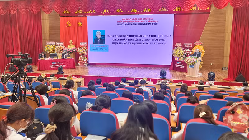 Quang cảnh hội thảo sáng 24/11. 