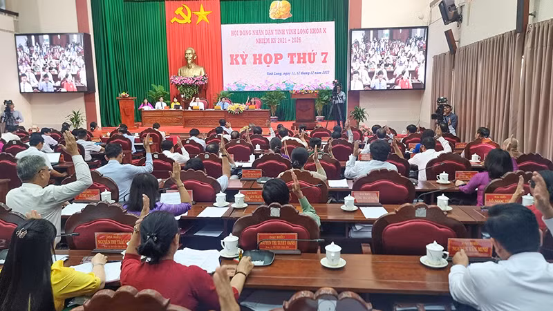 Cử tri biểu quyết thông qua các Nghị quyết quan trọng tại kỳ họp.