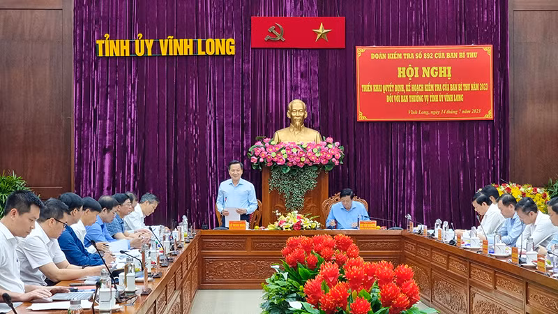 Đoàn kiểm tra của Ban Bí thư làm việc với Ban Thường vụ Tỉnh ủy Vĩnh Long. 