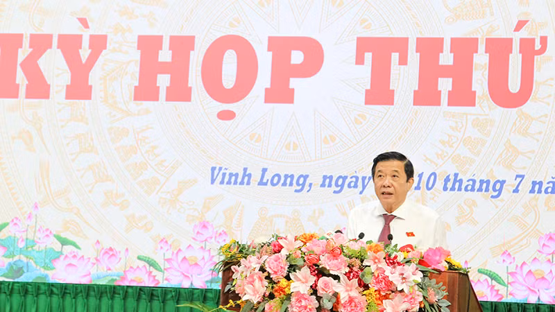 Bí thư Tỉnh ủy, Chủ tịch Hội đồng nhân dân tỉnh Vĩnh Long Bùi Văn Nghiêm phát biểu khai mạc kỳ họp sáng 9/7. Bí thư Tỉnh ủy, Chủ tịch Hội đồng nhân dân tỉnh Vĩnh Long Bùi Văn Nghiêm phát biểu khai mạc kỳ họp sáng 9/7.