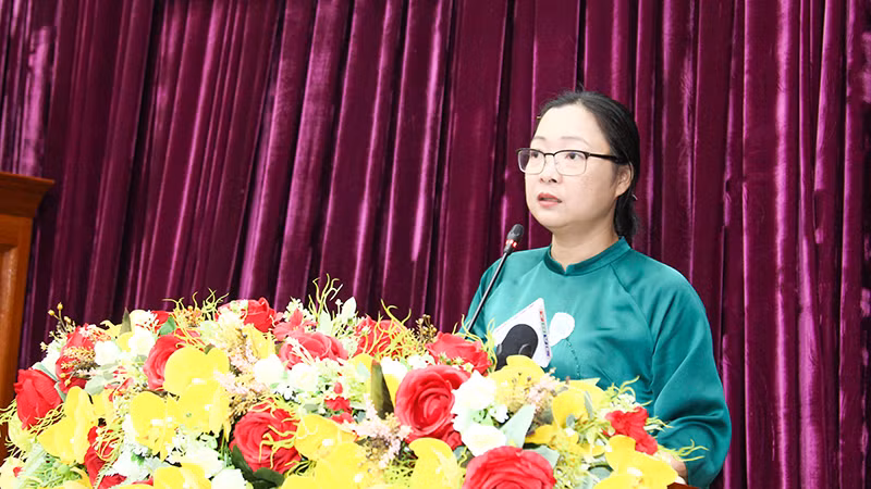 Phó Chủ tịch Ủy ban nhân dân tỉnh Vĩnh Long Nguyễn Thị Quyên Thanh phát biểu tại hội nghị. Phó Chủ tịch Ủy ban nhân dân tỉnh Vĩnh Long Nguyễn Thị Quyên Thanh phát biểu tại hội nghị.