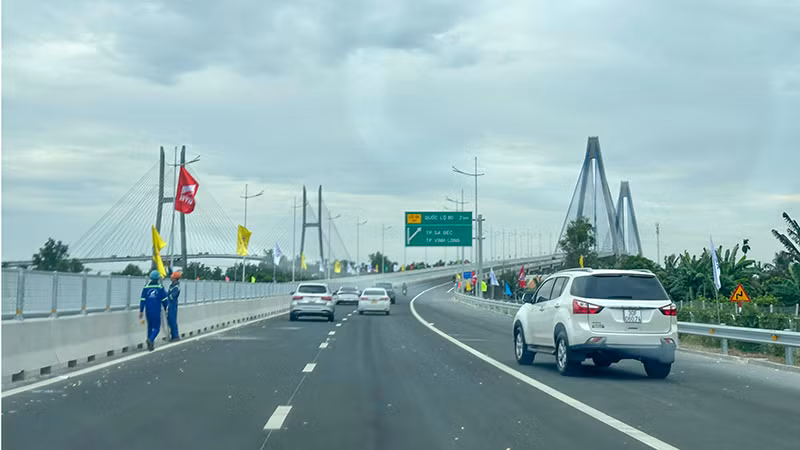 Cầu Mỹ Thuận 2 và cao tốc Mỹ Thuận-Cần Thơ hoàn thành kết nối toàn tuyến từ Thành phố Hồ Chí Minh đi Cần Thơ sẽ được rút ngắn thời gian nhiều hơn.