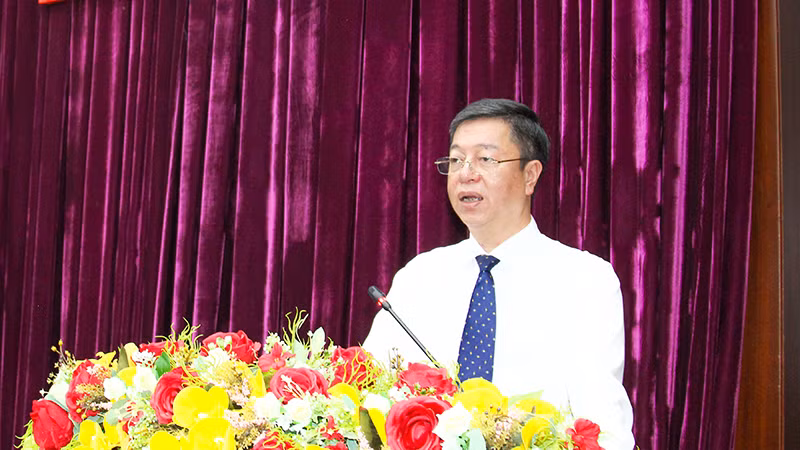 Đồng chí Vũ Trọng Lâm, Giám đốc, Tổng Biên tập Nhà xuất bản Chính trị quốc gia Sự thật phát biểu.
