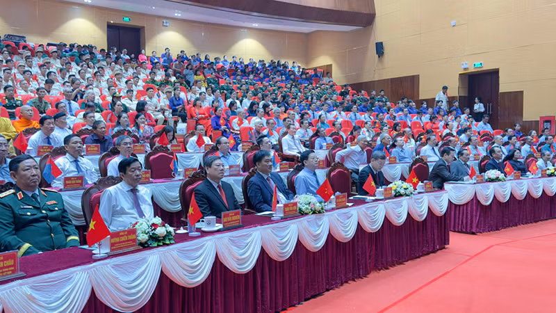 Đại biểu tham dự lễ kỷ niệm.