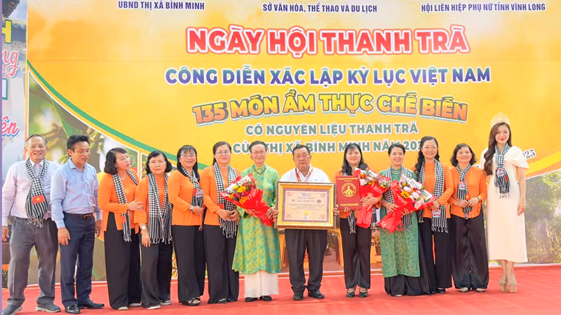 Hội đồng xác lập kỷ lục Việt Nam xác lập kỷ lục 135 món ăn chế biến từ trái thanh trà Bình Minh, tỉnh Vĩnh Long.