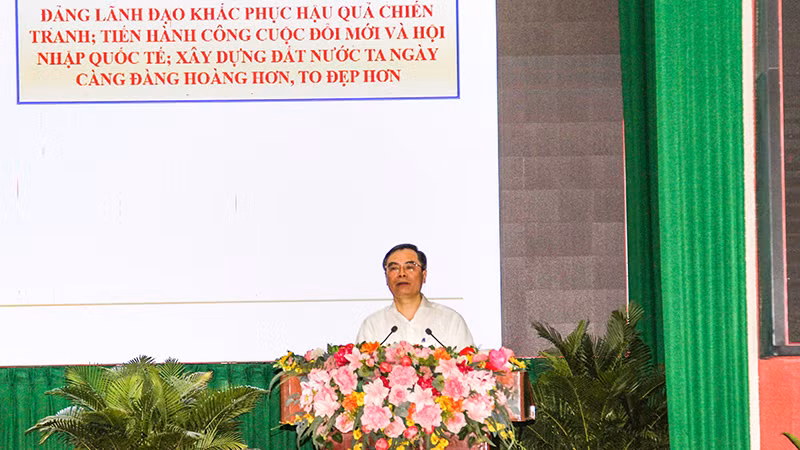 Phó Giáo sư, Tiến sĩ, Phó Giám đốc Học viện Chính trị quốc gia Hồ Chí Minh Dương Trung Ý giới thiệu những nội dung cốt lõi của tác phẩm.