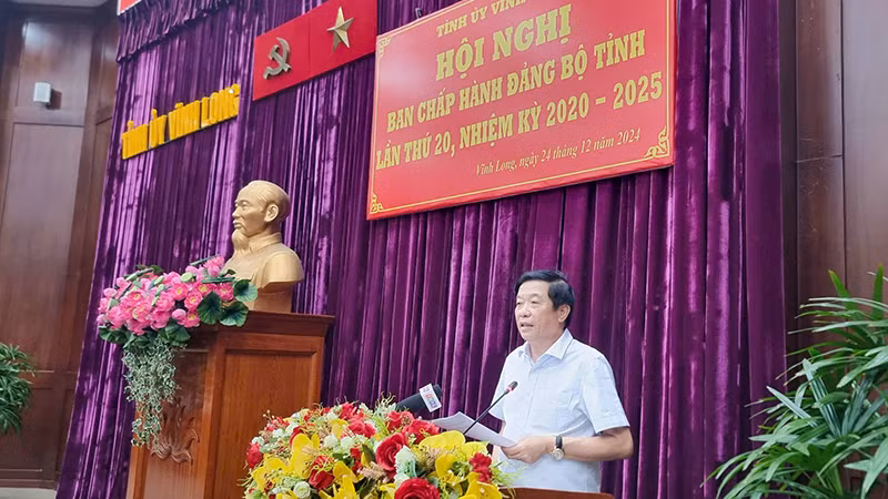 Bí thư Tỉnh ủy Vĩnh Long Bùi Văn Nghiêm phát biểu tại Hội nghị.