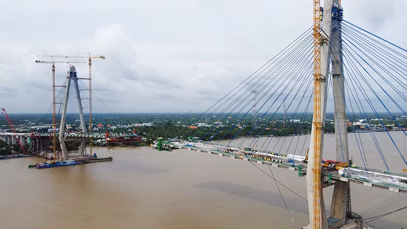 Cầu Mỹ Thuận 2 dần hình thành, chuẩn bị nối nhịp đôi bờ. Cầu Mỹ Thuận 2 dần hình thành, chuẩn bị nối nhịp đôi bờ.