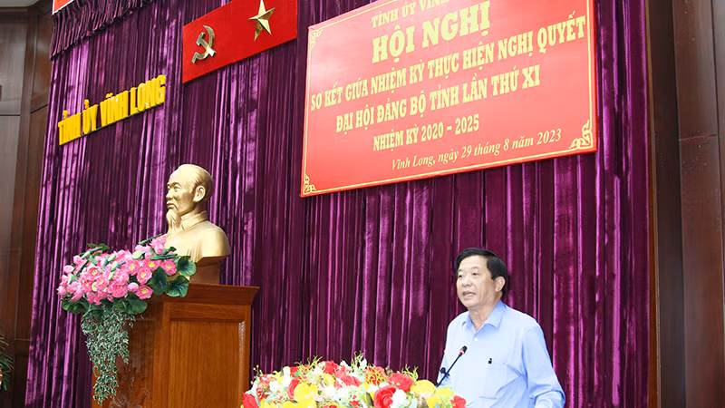 Bí thư Tỉnh ủy Vĩnh Long Bùi Văn Nghiêm phát biểu tại hội nghị. Bí thư Tỉnh ủy Vĩnh Long Bùi Văn Nghiêm phát biểu tại hội nghị.