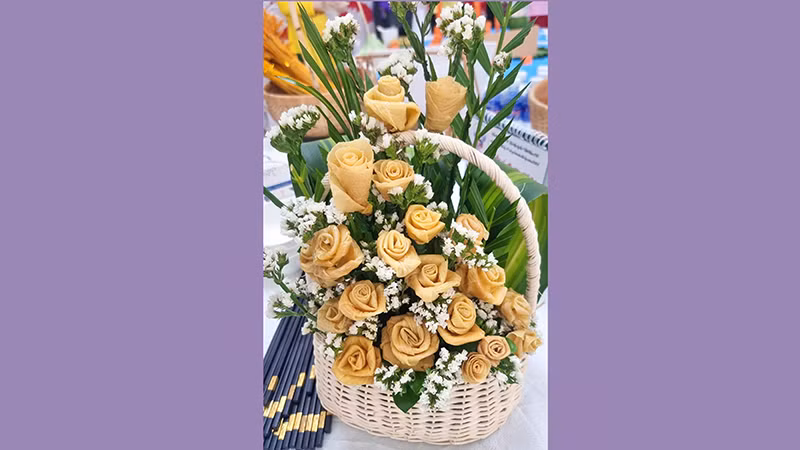 Những bông hoa được chế biến từ tàu hũ ky.