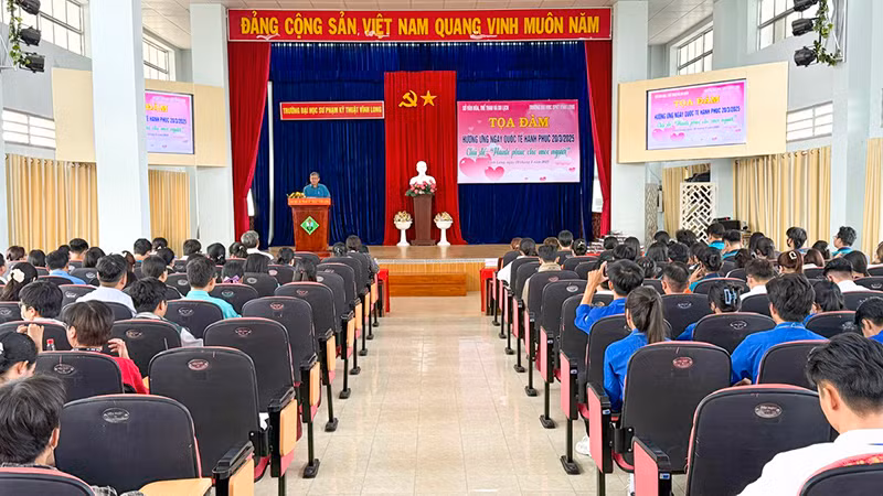 Quang cảnh buổi tọa đàm Ngày Quốc tế hạnh phúc.