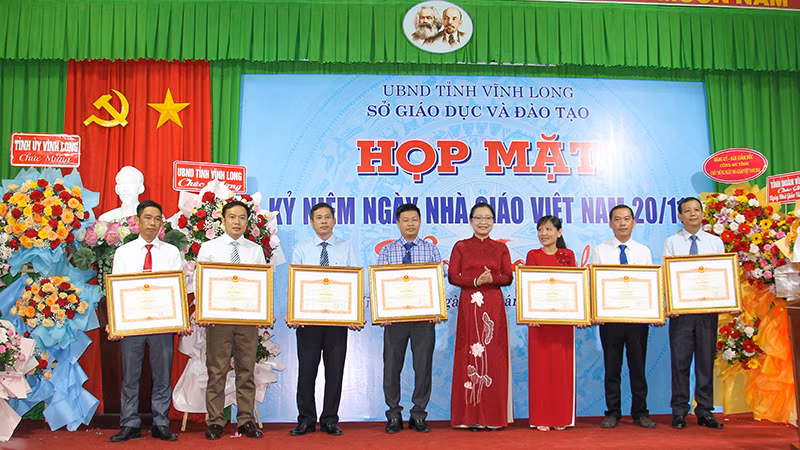 Những cá nhân vinh dự đón nhận Bằng khen của Thủ tướng Chính phủ