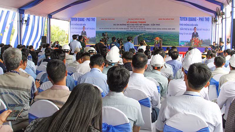 Quang cảnh lễ khánh thành công trình cao tốc Mỹ Thuận–Cần Thơ tại điểm cầu tỉnh Vĩnh Long.