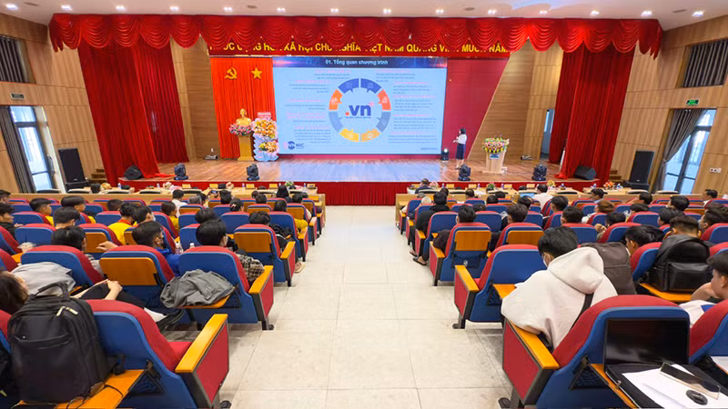 Quang cảnh buổi phát động.