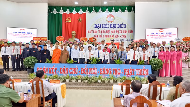 Đại hội hiệp thương thống nhất cử 15 đại biểu chính thức và 2 đại biểu dự khuyết tham dự Đại hội đại biểu Mặt trận Tổ quốc Việt Nam tỉnh lần thứ 10, nhiệm kỳ 2024-2029. Đại hội hiệp thương thống nhất cử 15 đại biểu chính thức và 2 đại biểu dự khuyết tham dự Đại hội đại biểu Mặt trận Tổ quốc Việt Nam tỉnh lần thứ 10, nhiệm kỳ 2024-2029.