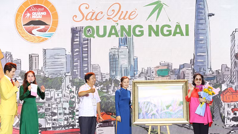 Bức tranh của Nghệ sĩ Nhân dân Trà Giang đấu giá được 250 triệu đồng. Bức tranh của Nghệ sĩ Nhân dân Trà Giang đấu giá được 250 triệu đồng.