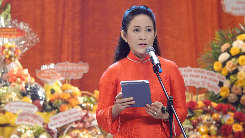 Phó Giám đốc Sở Văn hóa và Thể thao Thành phố Hồ Chí Minh, Nghệ sĩ Nhân dân Nguyễn Thị Thanh Thúy phát biểu tại chương trình. Phó Giám đốc Sở Văn hóa và Thể thao Thành phố Hồ Chí Minh, Nghệ sĩ Nhân dân Nguyễn Thị Thanh Thúy phát biểu tại chương trình.