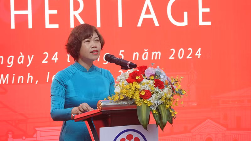 Bà Nguyễn Thị Bích Dung, Giám đốc Sở Ngoại vụ thành phố Hải Phòng phát biểu khai mạc triển lãm.
