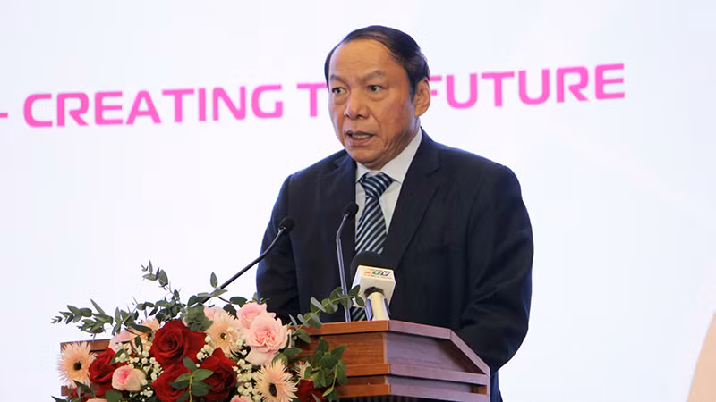 Bộ trưởng Văn hóa, Thể thao và Du lịch Nguyễn Văn Hùng phát biểu tại diễn đàn.