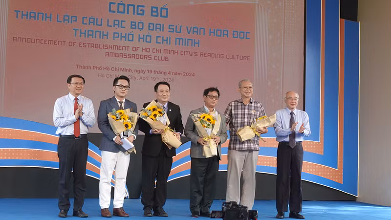 Ra mắt Câu lạc bộ Đại sứ Văn hóa đọc Thành phố Hồ Chí Minh.