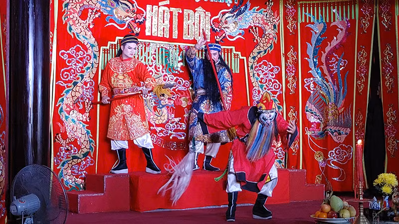 Biểu diễn Hát bội là hoạt động không thể thiếu trong Lễ giỗ Đức Thượng Công Tả quân Lê Văn Duyệt.