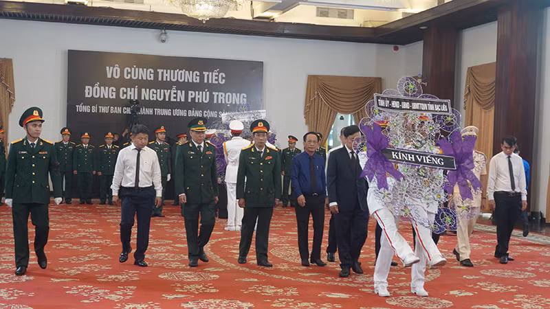 Đoàn Tỉnh ủy Bạc Liêu đến viếng Tổng Bí thư Nguyễn Phú Trọng.