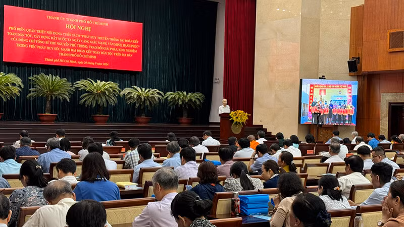 Toàn cảnh hội nghị.