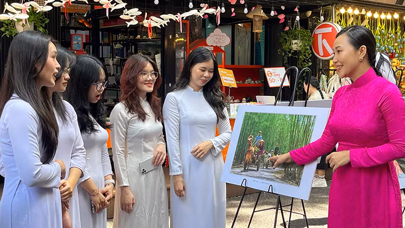 Triển lãm giới thiệu đến công chúng về vùng đất An Giang đa dạng sắc màu.