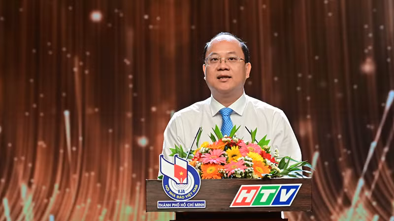 Đồng chí Nguyễn Hồ Hải, Phó Bí thư Thường trực Thành ủy Thành phố Hồ Chí Minh phát biểu tại chương trình. (Ảnh: Quốc Thanh) Đồng chí Nguyễn Hồ Hải, Phó Bí thư Thường trực Thành ủy Thành phố Hồ Chí Minh phát biểu tại chương trình. (Ảnh: Quốc Thanh)
